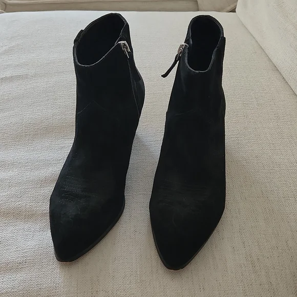 Villa Rouge Willie booties black suede size 7 - Picture 4 of 5